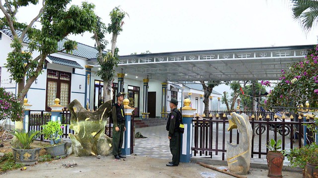 H&igrave;nh ảnh hơn 200 cảnh s&aacute;t kh&aacute;m x&eacute;t khẩn cấp 28 địa điểm, bắt nhiều gi&aacute;m đốc - Ảnh 2.