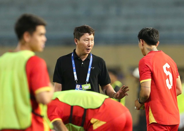 HLV Kim Sang-sik tự tin hướng mục tiêu giúp tuyển Việt Nam đánh bại Malaysia 2-0 - Ảnh 3.