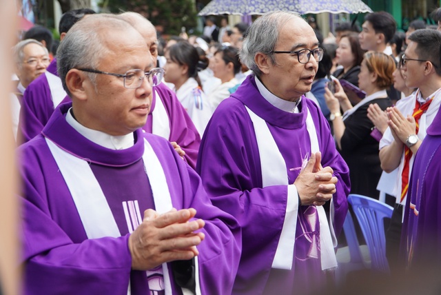 Hàng ngàn người dự Thánh lễ An táng Đức Hồng y Gioan Baotixita Phạm Minh Mẫn - Ảnh 11.