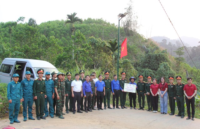 Đồng hành chương trình "Tháng ba biên giới", xây dựng "Đường cờ Tổ quốc" - Ảnh 1.