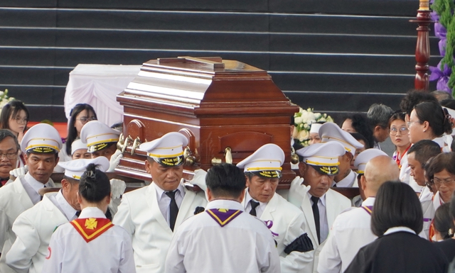 Hàng ngàn người dự Thánh lễ An táng Đức Hồng y Gioan Baotixita Phạm Minh Mẫn - Ảnh 2.