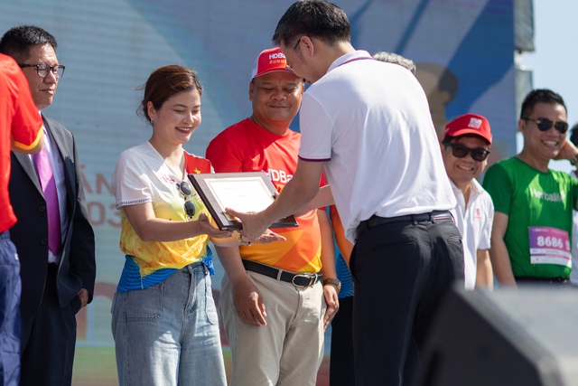 Toàn cảnh Tiền Phong Marathon 2026: Vẫn giữ được sức hút sau nhiều thập kỷ - Ảnh 5. Toàn cảnh Tiền Phong Marathon 2026: Vẫn giữ được sức hút sau nhiều thập kỷ - Ảnh 5.