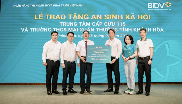 BIDV trao 1 tỉ đồng cho chương trình an sinh xã hội trên địa bàn tỉnh Khánh Hòa - Ảnh 1.