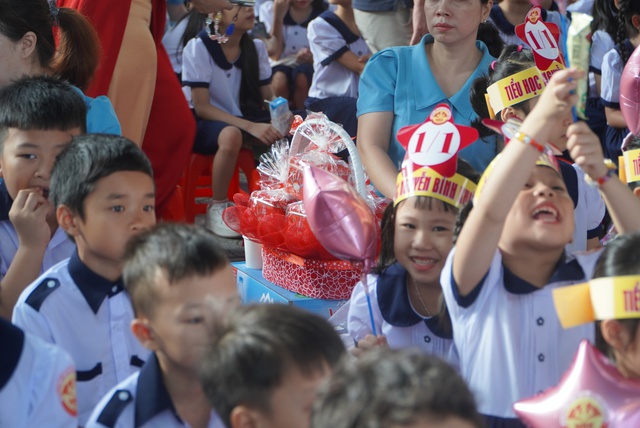 Tình trạng trường thừa, thiếu học sinh khi tuyển sinh lớp 1, 6: Sở GD-ĐT TPHCM nêu giải pháp - Ảnh 1.
