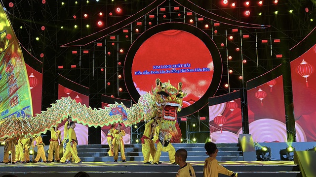Rộn ràng đêm nghệ thuật mừng Lễ hội Nguyên Tiêu 2026 - Ảnh 4.