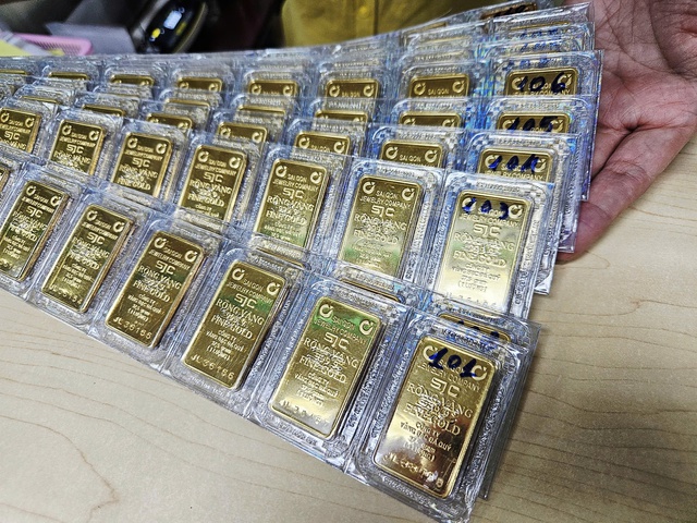 Giá vàng miếng SJC giảm mạnh ngày 23 - 7 , thị trường tác động từ giá thế giới - Ảnh 2. Giá vàng miếng SJC giảm mạnh ngày 23 - 7 , thị trường tác động từ giá thế giới - Ảnh 2.
