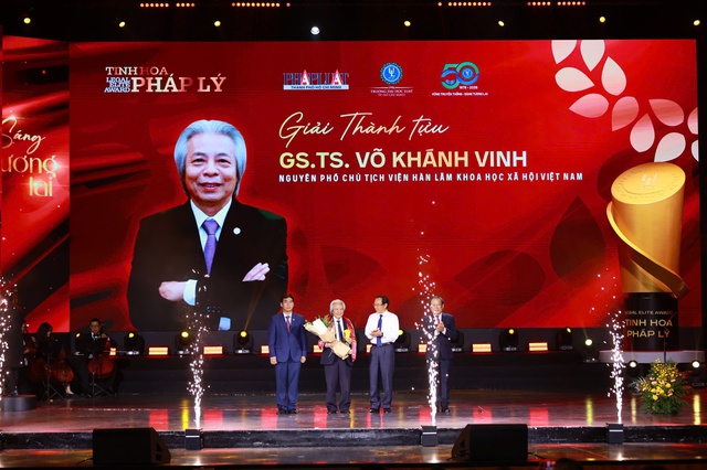 4 "cây đại thụ" được vinh danh tại giải thưởng Tinh hoa Pháp lý 2026 là ai?  - Ảnh 4.