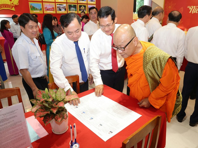 Hơn 140 tư liệu qúy về bầu cử tại Cần Thơ , khẳng định vai trò Quốc hội - Ảnh 3. Hơn 140 tư liệu qúy về bầu cử tại Cần Thơ , khẳng định vai trò Quốc hội - Ảnh 3.