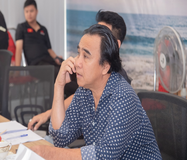 Nam Em, Khả Ngân "khóc sướt mướt" vì nghệ sĩ Quyền Linh - Ảnh 1.