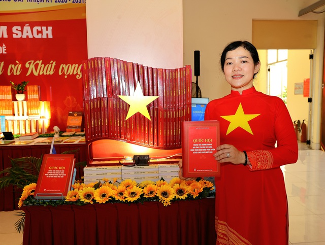 Hơn 140 tư liệu quý về bầu cử được giới thiệu tại Cần Thơ - Ảnh 3.