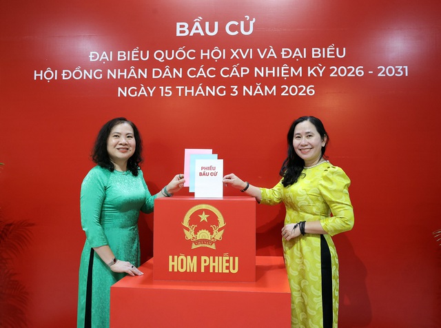 Hơn 140 tư liệu quý về bầu cử được giới thiệu tại Cần Thơ - Ảnh 2.