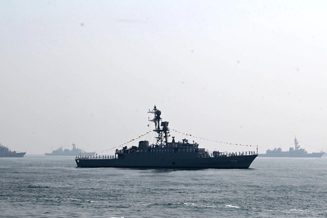 Sri Lanka vớt 87 thi thể từ tàu chiến Iran bị tàu ngầm Mỹ đánh chìm - Ảnh 2.