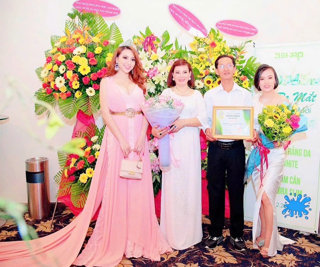 Hoa hậu Jenny Tuyến diện váy hoa khoe vẻ đẹp ngọt ngào - Ảnh 4.