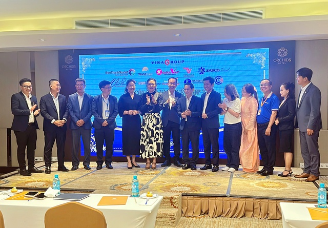 Tour trực thăng TPHCM ch&iacute;nh thức đ&oacute;n kh&aacute;ch , trải nghiệm ngắm th&agrave;nh phố từ tr&ecirc;n cao - Ảnh 2.