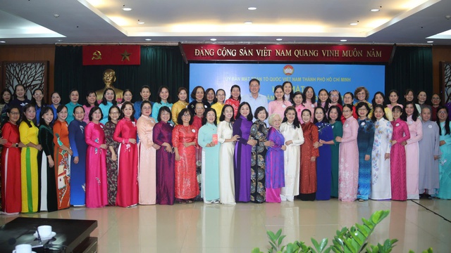 TPHCM họp mặt kỷ niệm Ngày Quốc tế Phụ nữ 8-3 - Ảnh 8.