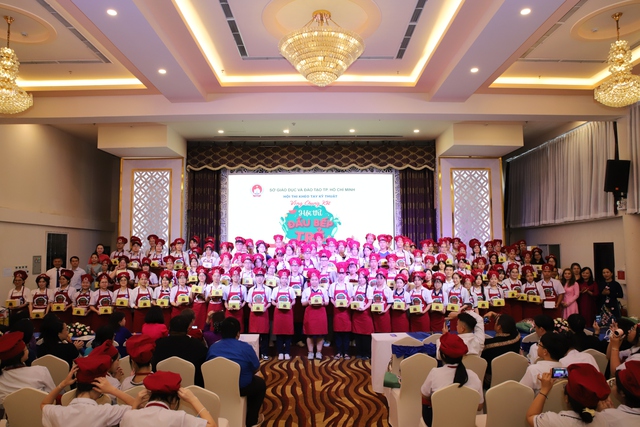 Hàng trăm học sinh tranh tài tại Hội thi "Khéo tay kỹ thuật" cấp thành phố - Ảnh 3.