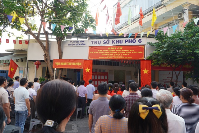 Cận cảnh buổi bầu cử thử nghiệm tại phường Di&ecirc;n Hồng, TPHCM - Ảnh 1.