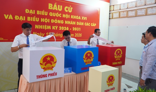 Cận cảnh buổi bầu cử thử nghiệm tại phường Di&ecirc;n Hồng, TPHCM - Ảnh 2.