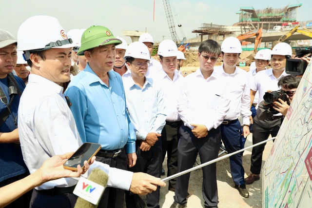 Bộ trưởng kiểm tra tiến độ V&agrave;nh đai 3 tại n&uacute;t T&acirc;n Vạn - Ảnh 3.