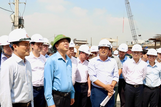 Bộ trưởng kiểm tra tiến độ V&agrave;nh đai 3 tại n&uacute;t T&acirc;n Vạn - Ảnh 1.