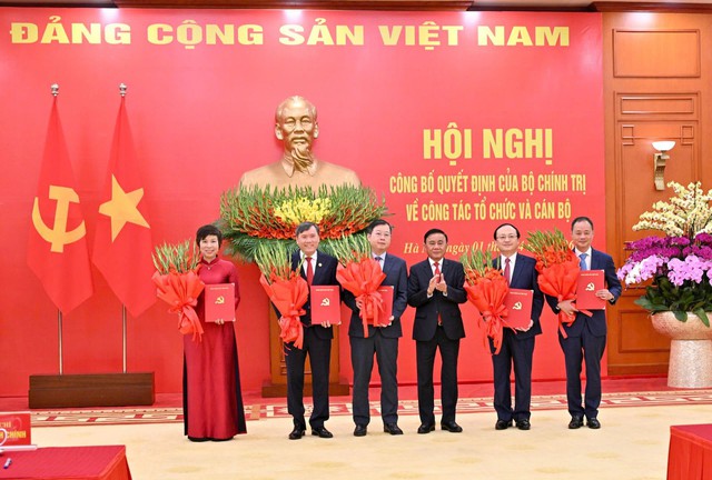 Công bố quyết định của Bộ Chính trị về tổ chức và cán bộ tại VTV, VOV, TTXVN và hai Viện Hàn lâm - Ảnh 1.