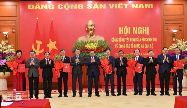 Công bố quyết định của Bộ Chính trị về tổ chức và cán bộ tại VTV, VOV, TTXVN và hai Viện Hàn lâm - Ảnh 2.