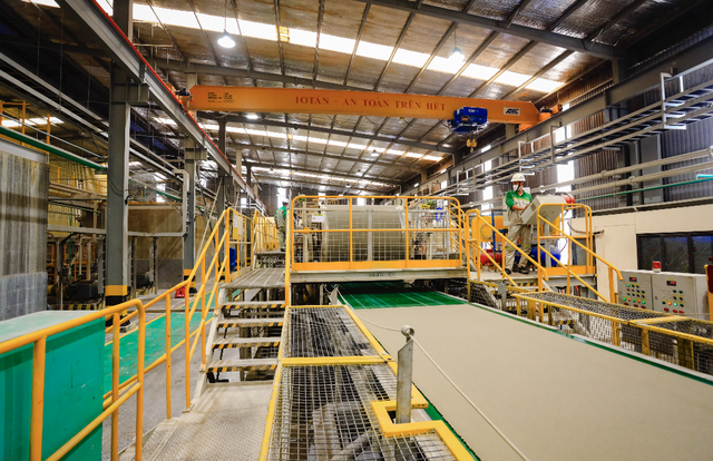 Saint-Gobain Việt Nam công bố nhà máy đạt Zero Carbon đầu tiên trong ngành sản xuất tấm xi măng - Ảnh 2.