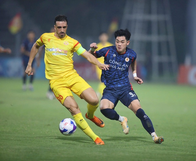 Vòng 18 V-League: Công an Hà Nội rơi điểm, PVF-CAND thoát chót bảng - Ảnh 2.