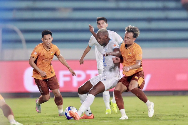 Vòng 18 V-League: Công an Hà Nội rơi điểm, PVF-CAND thoát chót bảng - Ảnh 3.