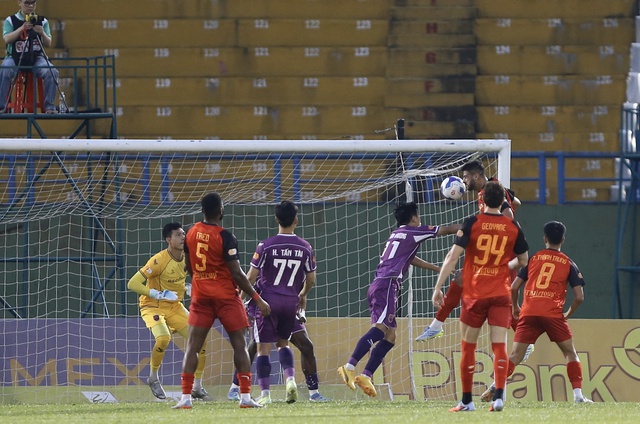 HLV Vũ Tiến Thành giúp Ninh Bình FC giành chiến thắng ở Gò Đậu - Ảnh 1.