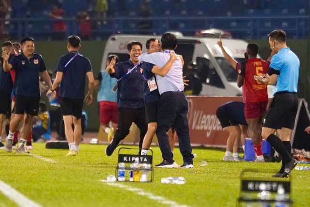 HLV Vũ Tiến Thành giúp Ninh Bình FC giành chiến thắng ở Gò Đậu - Ảnh 7.