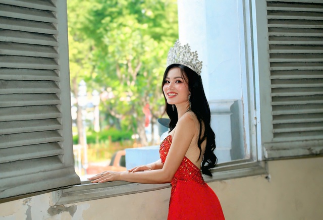 Hoa hậu Dạ Minh Châu lan tỏa yêu thương qua chương trình mổ mắt cho người nghèo - Ảnh 3.