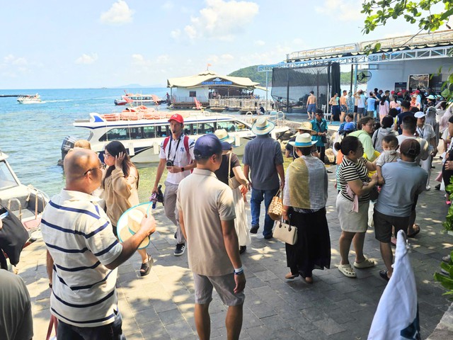 Kh&aacute;m ph&aacute; du lịch Ph&uacute; Quốc 2026: Hấp dẫn v&agrave; nhộn nhịp kh&aacute;ch tham quan - Ảnh 4.