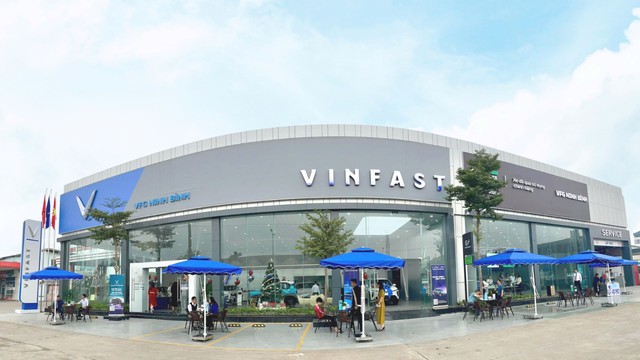 Chủ tịch Haxaco chia sẻ bí quyết thành công khi mở đại lý VinFast - Ảnh 2. Chủ tịch Haxaco chia sẻ bí quyết thành công khi mở đại lý VinFast - Ảnh 2.