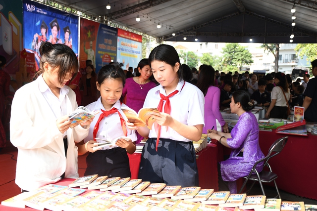 H&igrave;nh ảnh Đồng Nai hưởng ứng Ng&agrave;y s&aacute;ch v&agrave; văn h&oacute;a đọc Việt Nam - Ảnh 5.
