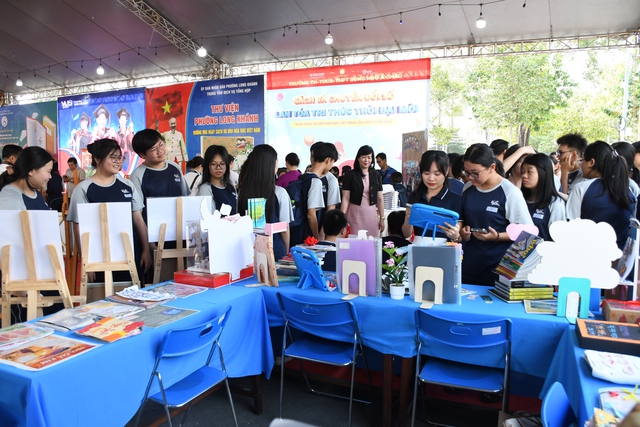 H&igrave;nh ảnh Đồng Nai hưởng ứng Ng&agrave;y s&aacute;ch v&agrave; văn h&oacute;a đọc Việt Nam - Ảnh 7.