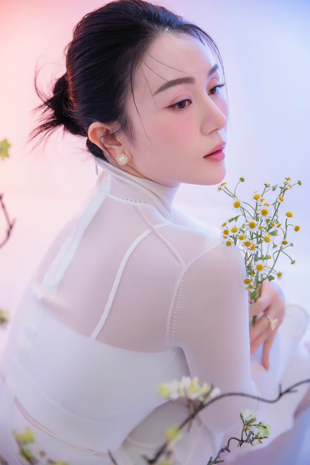 Ca sĩ Khánh Anh: "Chọn dòng nhạc Ballad sau 10 năm xa quê nhà" - Ảnh 2.