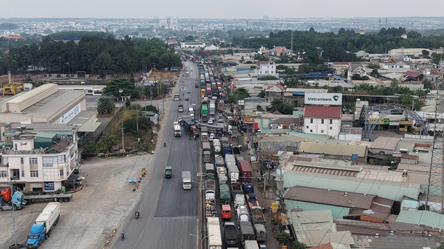 Kẹt xe nghi&ecirc;m trọng tr&ecirc;n Quốc lộ 51 tại Đồng Nai do sửa chữa đường Trong năm 2026 - Ảnh 1.