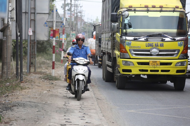 Kẹt xe nghi&ecirc;m trọng tr&ecirc;n Quốc lộ 51 tại Đồng Nai do sửa chữa đường Trong năm 2026 - Ảnh 12.
