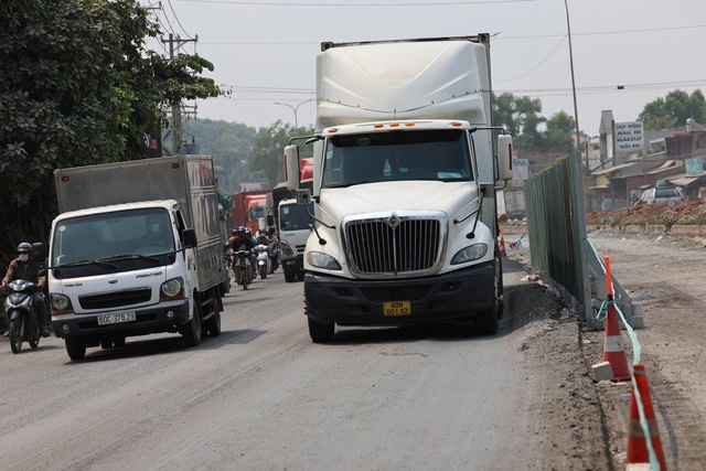 Kẹt xe nghi&ecirc;m trọng tr&ecirc;n Quốc lộ 51 tại Đồng Nai do sửa chữa đường Trong năm 2026 - Ảnh 6.