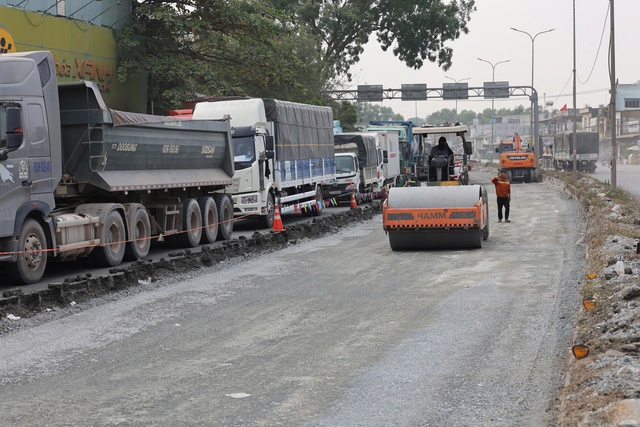 Kẹt xe nghi&ecirc;m trọng tr&ecirc;n Quốc lộ 51 tại Đồng Nai do sửa chữa đường Trong năm 2026 - Ảnh 4.