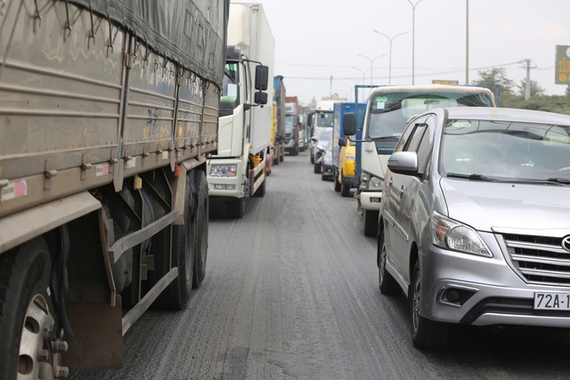 Kẹt xe nghi&ecirc;m trọng tr&ecirc;n Quốc lộ 51 tại Đồng Nai do sửa chữa đường Trong năm 2026 - Ảnh 8.