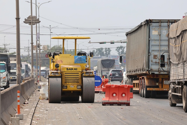Kẹt xe nghi&ecirc;m trọng tr&ecirc;n Quốc lộ 51 tại Đồng Nai do sửa chữa đường Trong năm 2026 - Ảnh 17.