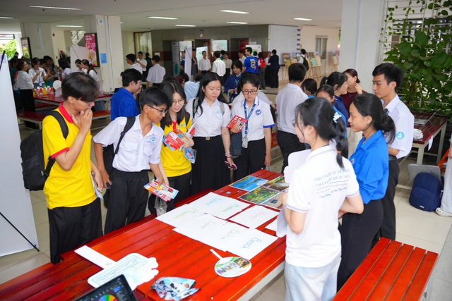 3.000 sinh vi&ecirc;n "ch&aacute;y" hết m&igrave;nh tại English Camp 2026. - Ảnh 4.