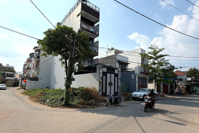Trầy trật xây nhà, ngóng chờ quy chế mới - Ảnh 1. Trầy trật xây nhà, ngóng chờ quy chế mới - Ảnh 1.