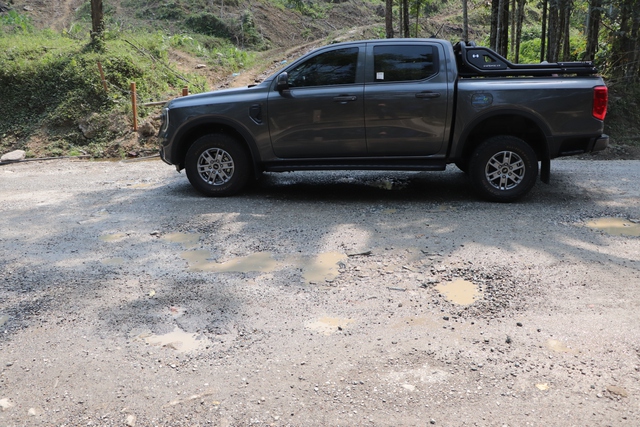 Đường Hồ Ch&iacute; Minh ở Đ&agrave; Nẵng xuống cấp nghi&ecirc;m trọng , nguy cơ tai nạn cao - Ảnh 5.