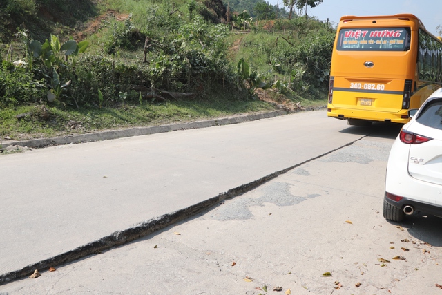 Đường Hồ Ch&iacute; Minh ở Đ&agrave; Nẵng xuống cấp nghi&ecirc;m trọng , nguy cơ tai nạn cao - Ảnh 1.