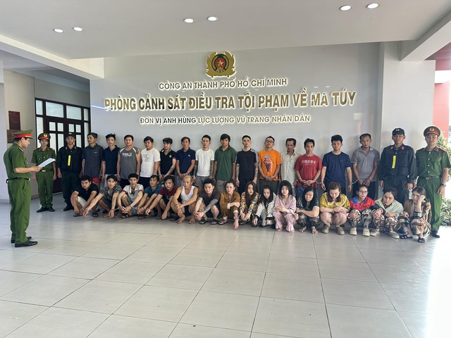 Công an TPHCM triệt phá chuyên án bí số VA726D, bắt 26 người - Ảnh 2.