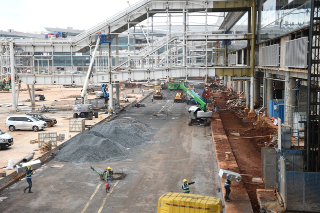 Thiếu hụt 40 % lao động tại công trường sân bay Long Thành - Ảnh 2. Thiếu hụt 40 % lao động tại công trường sân bay Long Thành - Ảnh 2.