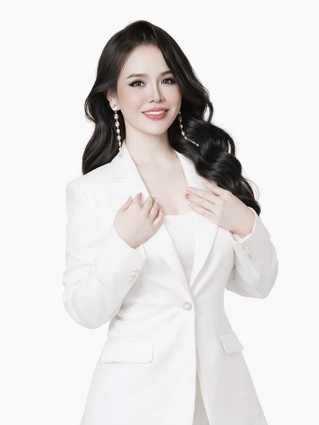 Á hậu Ánh Quyên: Hình mẫu nữ doanh nhân đa năng trong kỷ nguyên sắc đẹp và hội nhập - Ảnh 1.